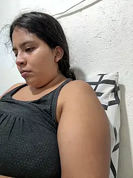 moncerrat luna online show from May 12, 9:54 pm