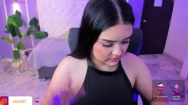 martinasaez online show from May 22, 7:56 pm