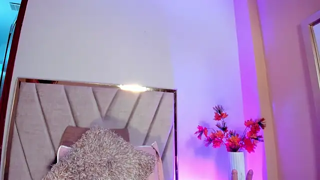 NoraDasilva online show from December 5, 12:43 am