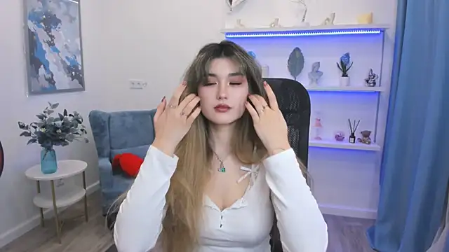 AnneTLi online show from May 8, 3:32 am
