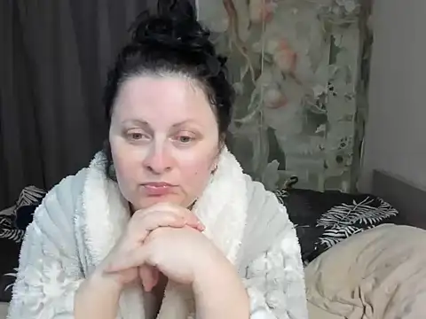 Lillian2 online show from May 16, 11:53 am