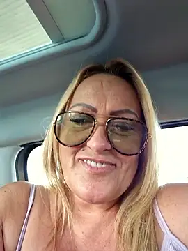 Isabellaa04 online show from May 8, 3:26 pm
