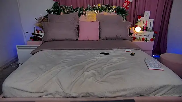 Cosmic Sia online show from January 10, 12:15 am