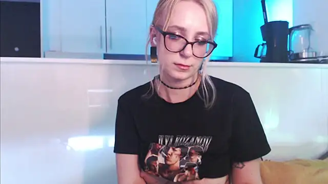 welliza online show from May 18, 4:07 am