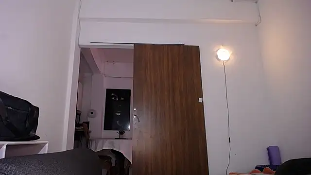 yselahot online show from March 9, 1:47 pm