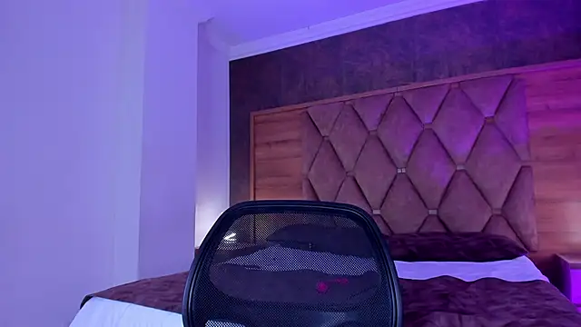 CamileHolmes online show from March 29, 4:22 am