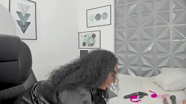 Tanisha  campbell online show from October 22, 1:05 pm