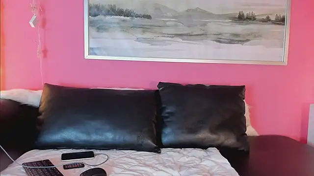 Tiffanysurez  online show from January 9, 10:25 pm