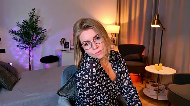 Annie Light online show from May 19, 6:53 am