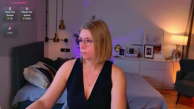 Annie Light online show from May 12, 6:54 am