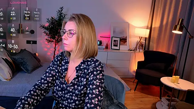 Annie Light online show from May 21, 6:44 am