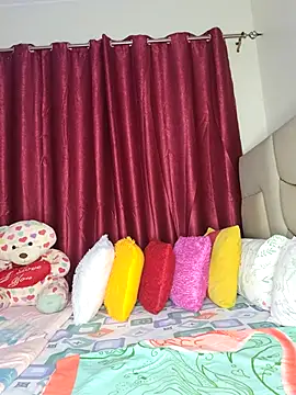 NicRaisaa online show from May 6, 4:05 am