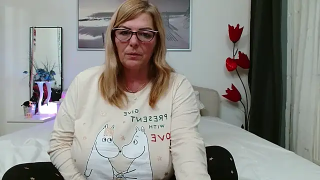 YulliaMilf online show from February 1, 6:06 pm