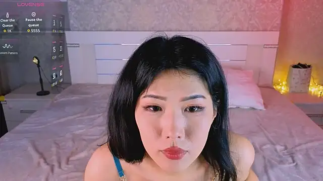 Wendy  Hills online show from May 22, 10:02 am