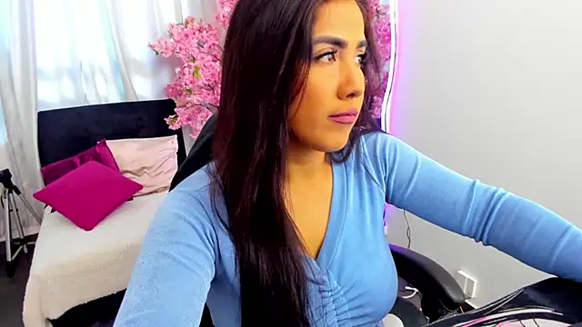 KAROLIVONNE online show from June 4, 9:19 pm