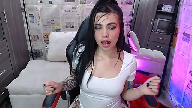 i am nina  online show from October 23, 9:54 pm