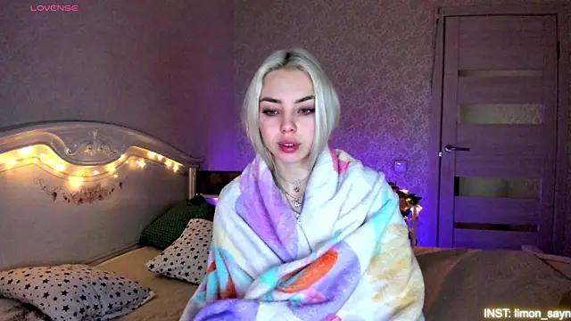 LillyMoure  online show from May 14, 11:32 pm