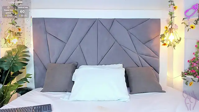 KiarhaTrixie online show from November 9, 3:35 am