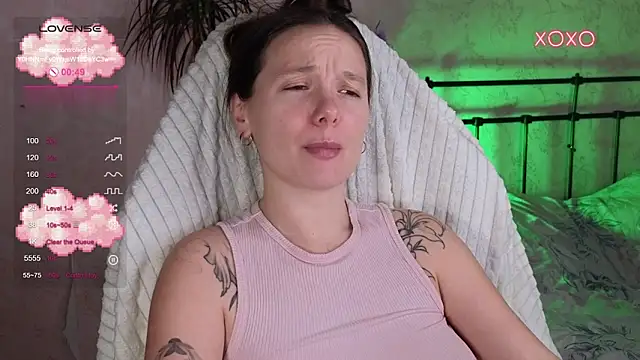 lil luna x online show from March 1, 6:40 pm