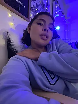 GigiiStone online show from December 1, 2:26 am