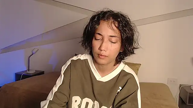 hot little bunny online show from October 13, 9:06 pm