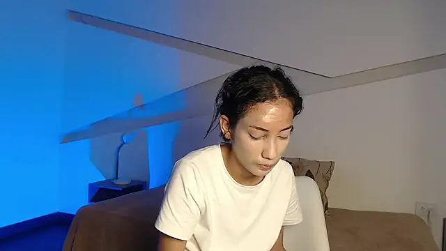 hot little bunny online show from November 17, 8:53 pm