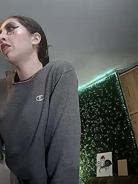 VickyJackson  online show from April 28, 10:46 pm