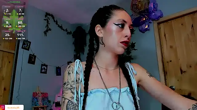 VickyJackson  online show from January 6, 10:57 pm