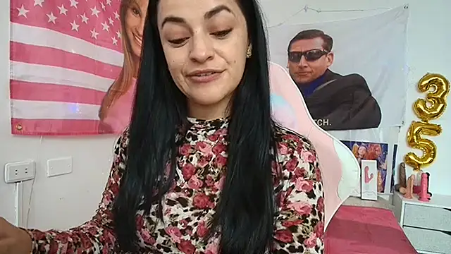 LovelyAzucena online show from May 21, 3:21 pm