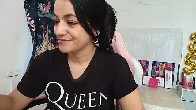 LovelyAzucena online show from May 23, 4:27 pm