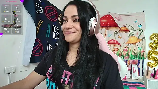 LovelyAzucena online show from May 22, 3:32 pm