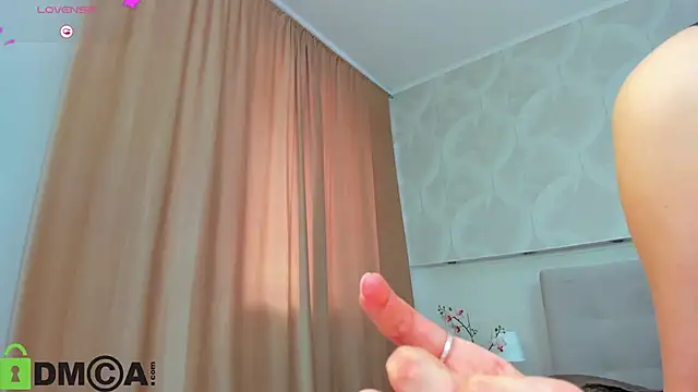Donna Evans online show from May 18, 4:07 am