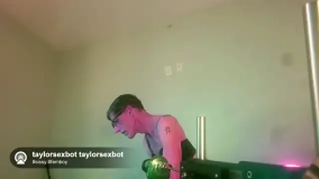 Taylorsexbot online show from May 15, 1:03 pm