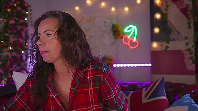 AmicaBentley online show from March 24, 7:03 am