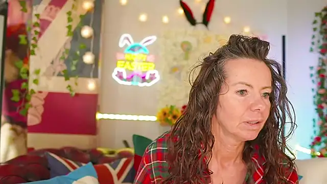 AmicaBentley online show from March 28, 8:58 am