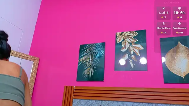 littlee emilyy  online show from May 2, 12:52 pm
