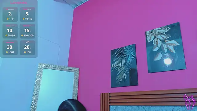 littlee emilyy  online show from April 9, 12:43 pm