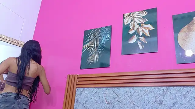 littlee emilyy  online show from May 6, 1:04 pm