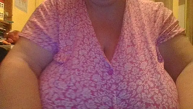 Nataliesbestjuggs online show from October 19, 6:32 pm