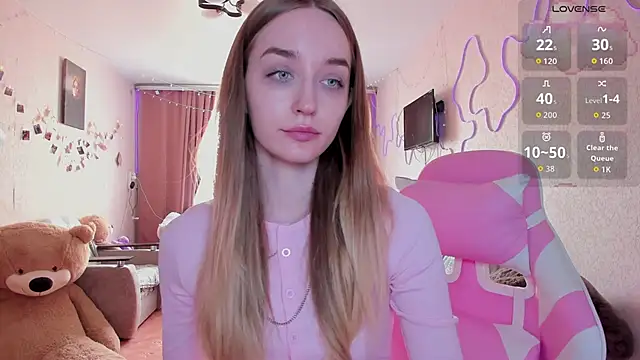 MoonDust online show from March 28, 11:54 am