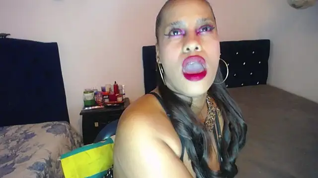 pamela guzmaan online show from December 18, 10:14 pm