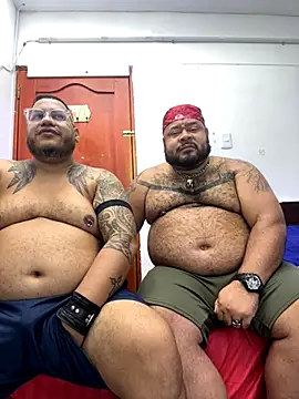 Snapshot of FetishBearsBig chatting on September 16, 12:29 am FetishBearsBig online show from September 16, 12:29 am