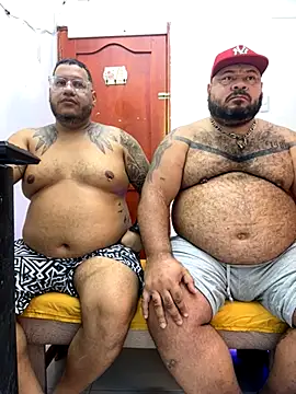 Snapshot of FetishBearsBig chatting on September 27, 1:46 am FetishBearsBig online show from September 27, 1:46 am