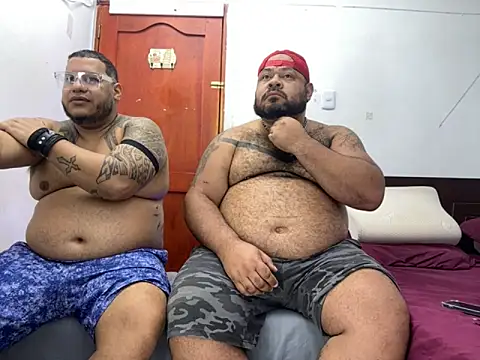 Snapshot of FetishBearsBig chatting on September 10, 3:39 am FetishBearsBig online show from September 10, 3:39 am