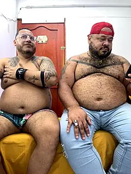 Snapshot of FetishBearsBig chatting on September 25, 1:26 am FetishBearsBig online show from September 25, 1:26 am