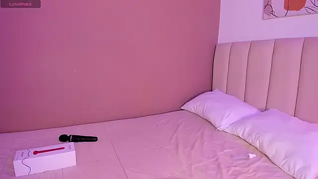 YuliCardona  online show from October 14, 8:55 pm