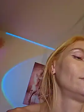 LessiaMia online show from March 31, 6:08 pm