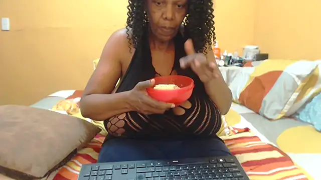 bustykelly online show from May 14, 12:00 pm