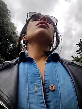 Astrid-- online show from May 20, 7:33 pm