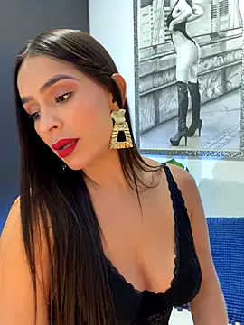 Snapshot of Mau_White chatting on October 2, 12:37 am Mau White online show from October 2, 12:37 am